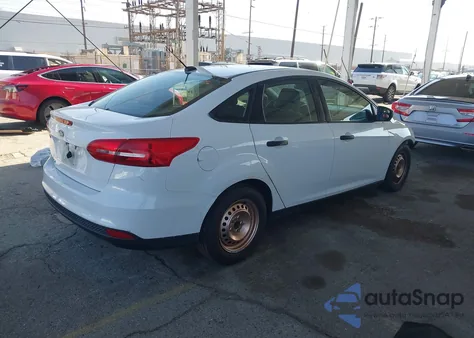 2017 Ford Focus S z USA, uszkodzony, nr VIN 1FADP3E20HL329192